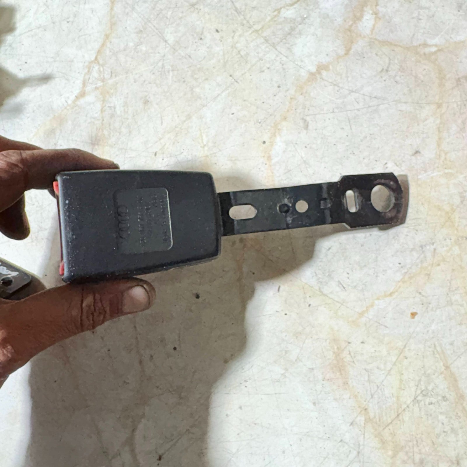 AUDI A2 SEAT BELT RECEIVER BUCKLE FRONT LEFT SIDE 2001