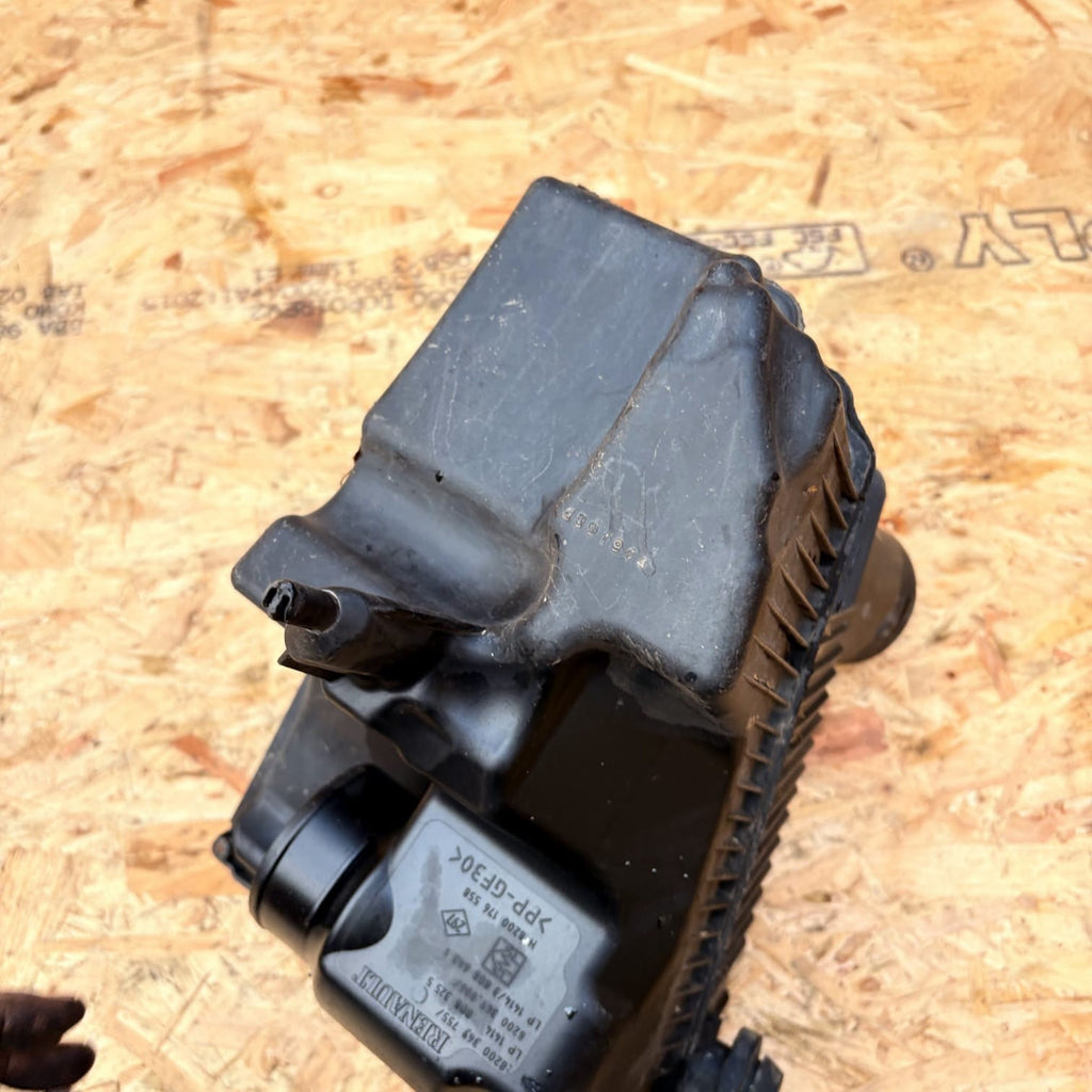 RENAULT MEGANE MK2 2004 1.6 PETROL AIR INTAKE BOX 8200401500 8200176558