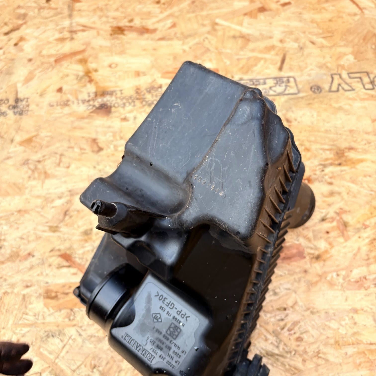 RENAULT MEGANE MK2 2004 1.6 PETROL AIR INTAKE BOX 8200401500 8200176558