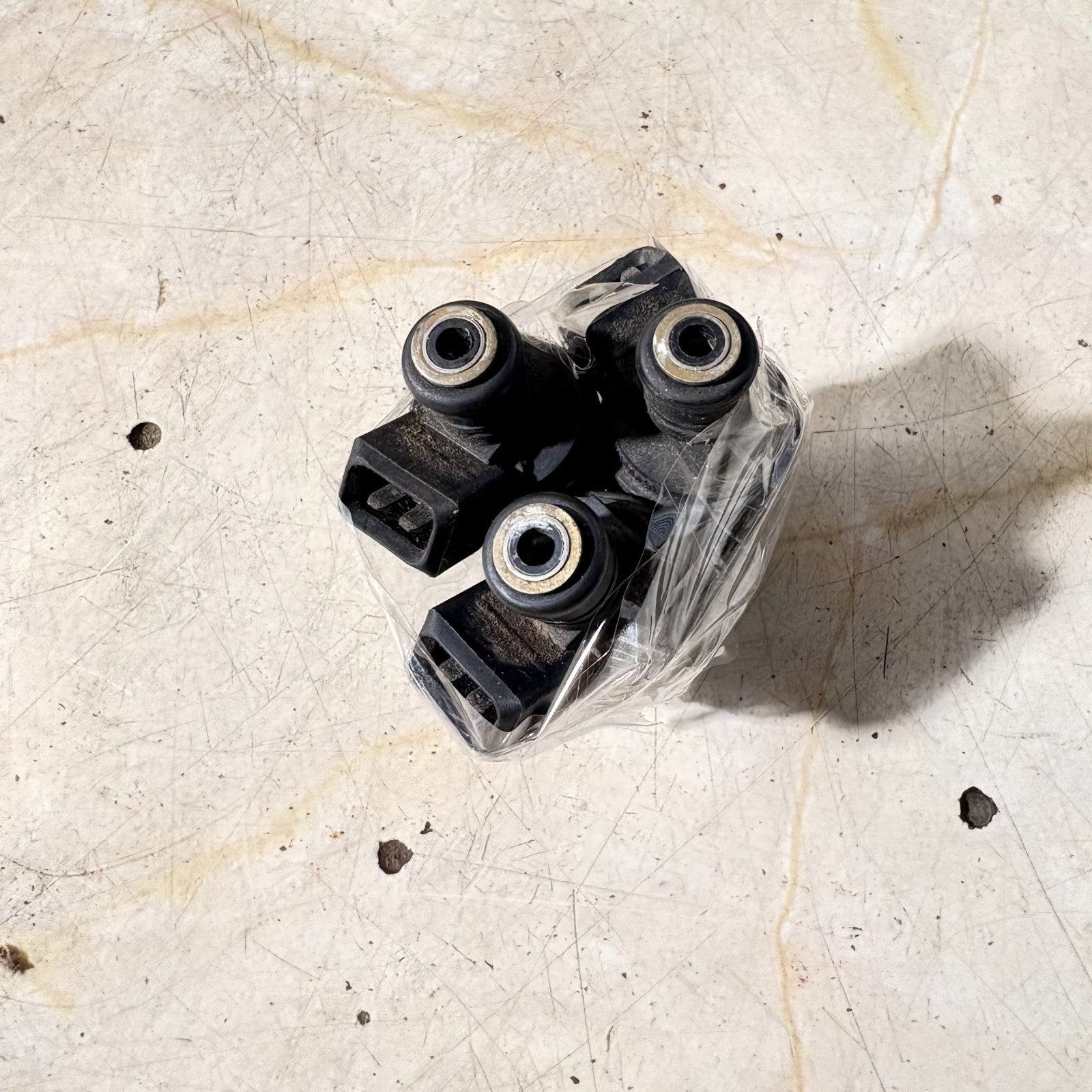 MG 2002-2005 FUEL INJECTORS MJY100620 SET OF 3