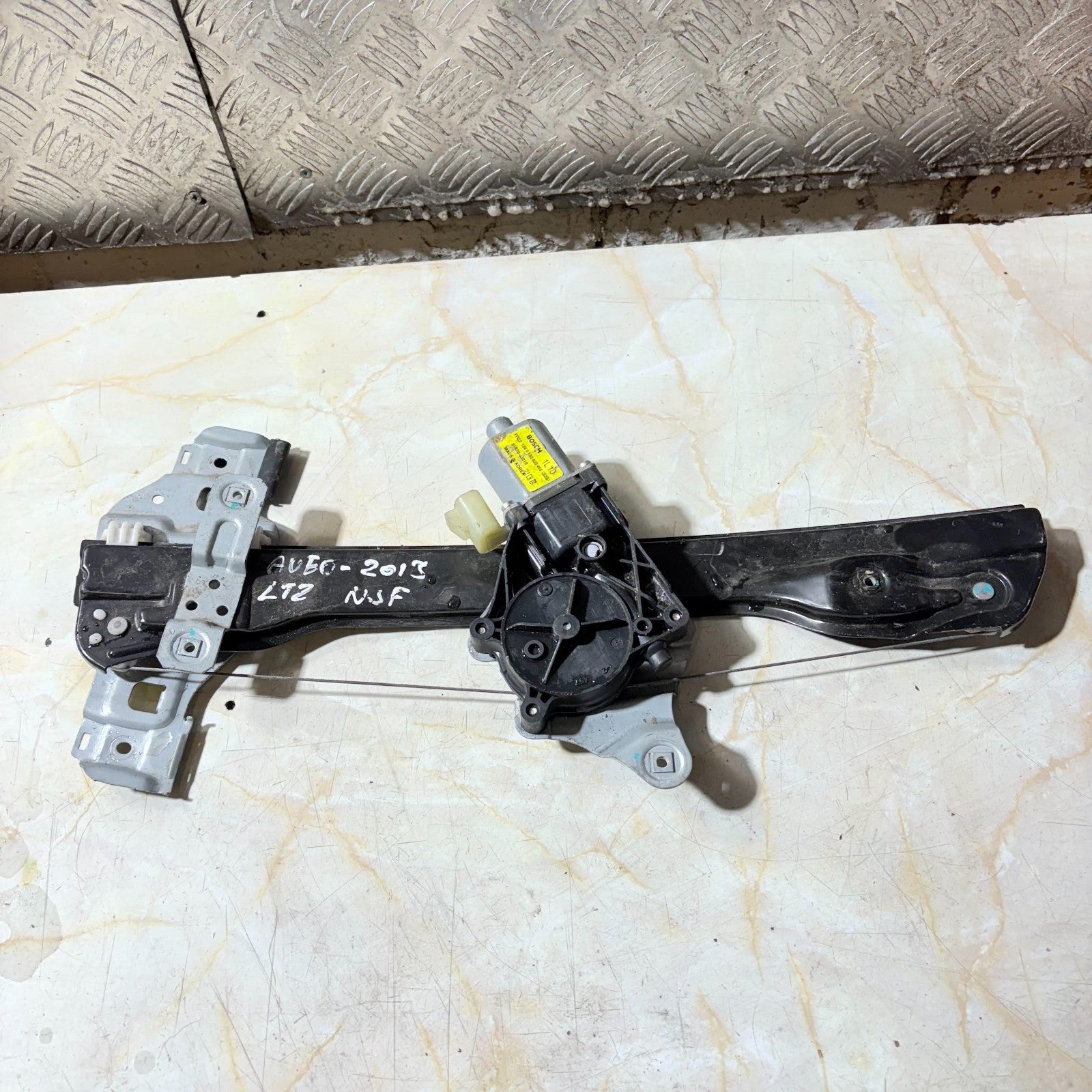 2013 CHEVROLET AVEO PASSENGER FRONT LEFT SIDE WINDOW MOTOR REGULATOR