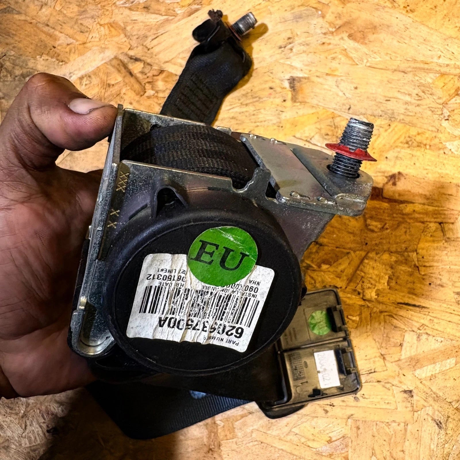 MG 6 LEFT PASSENGER SIDE REAR SEAT BELT