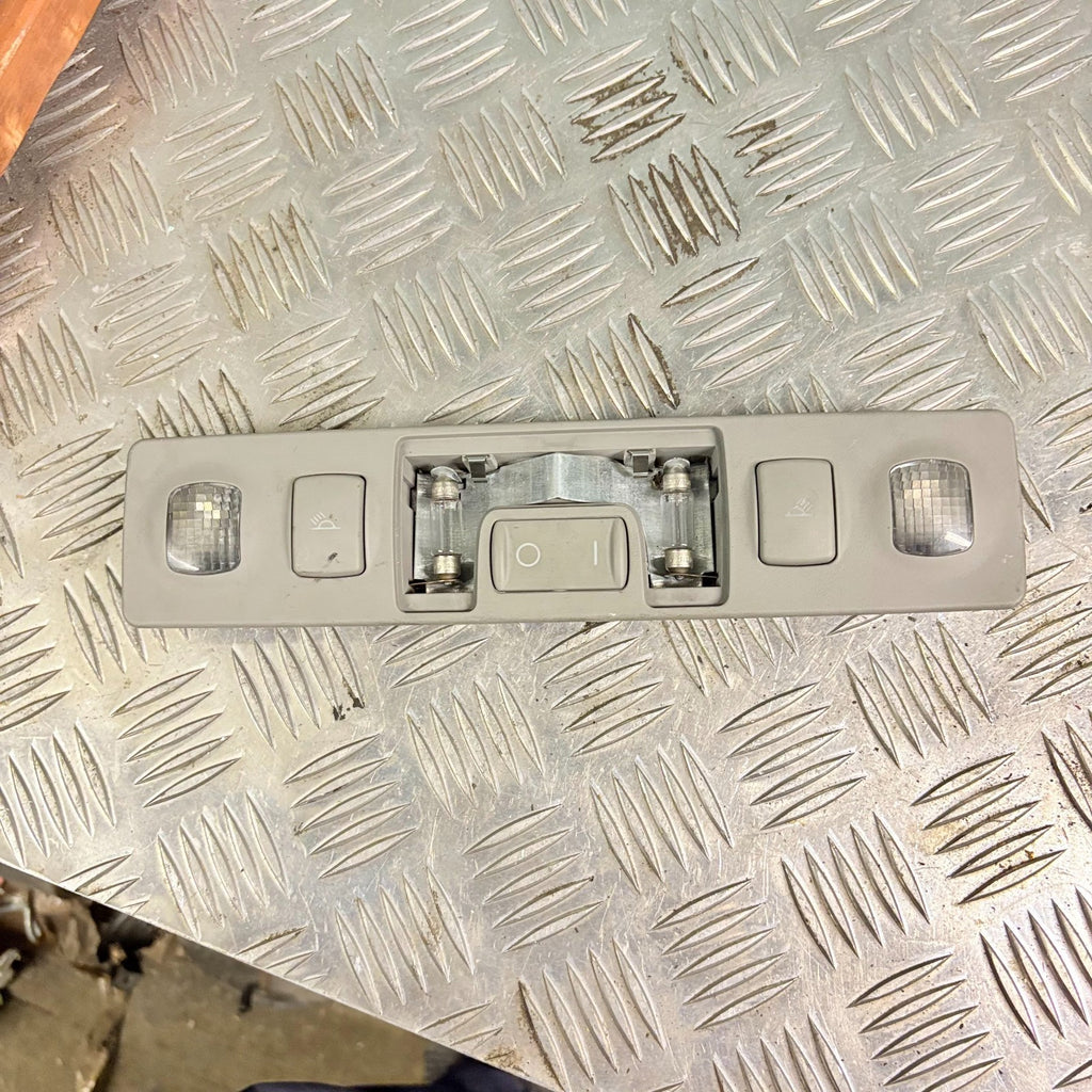 1998-2004 Audi A6 Rear Overhead Dome Map Light Lamp Assembly 4B0947111