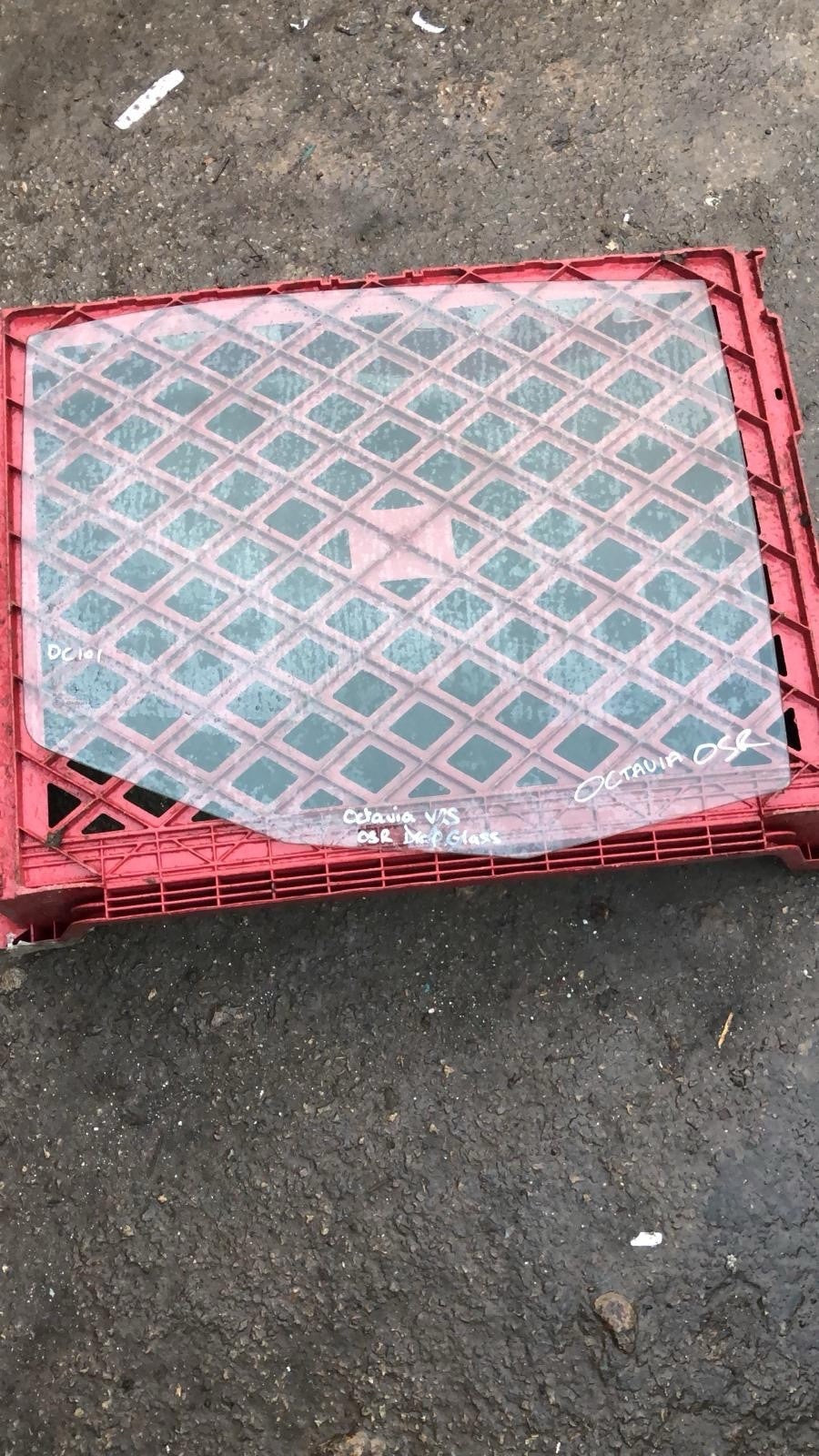 99-08 SKODA OCTAVIA MK1 DRIVER REAR WINDOW DROP GLASS HATCHBACK