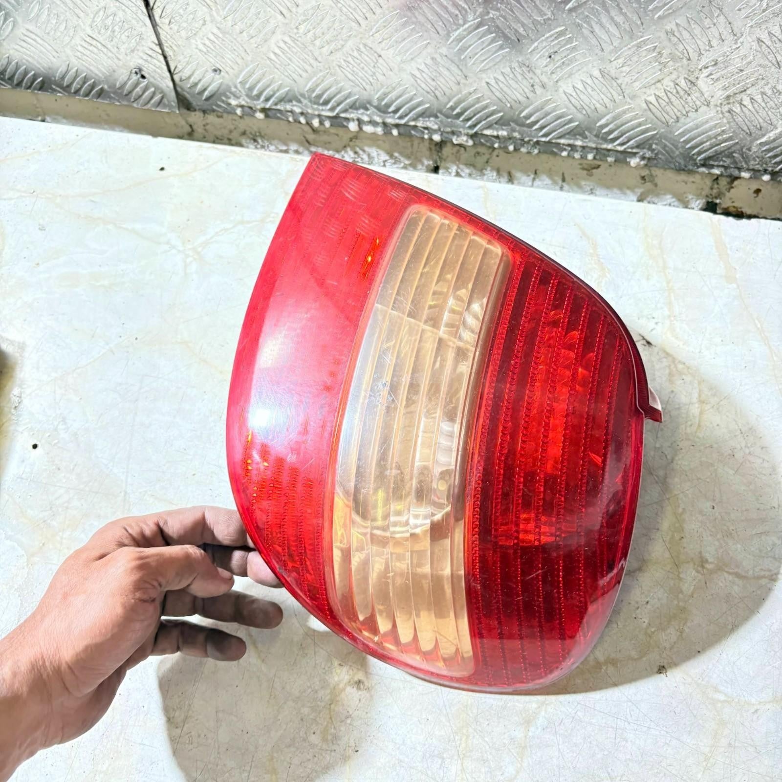 TOYOTA AVENSIS 1997-2003 Rear Light Passenger Rear Left Hatch 5 Door 034N5P