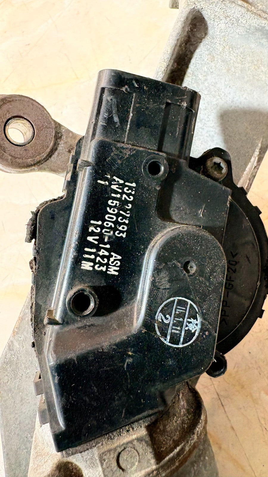VAUXHALL INSIGNIA 2010 FRONT WINDSCREEN WIPER MOTOR REGULATOR 13227393