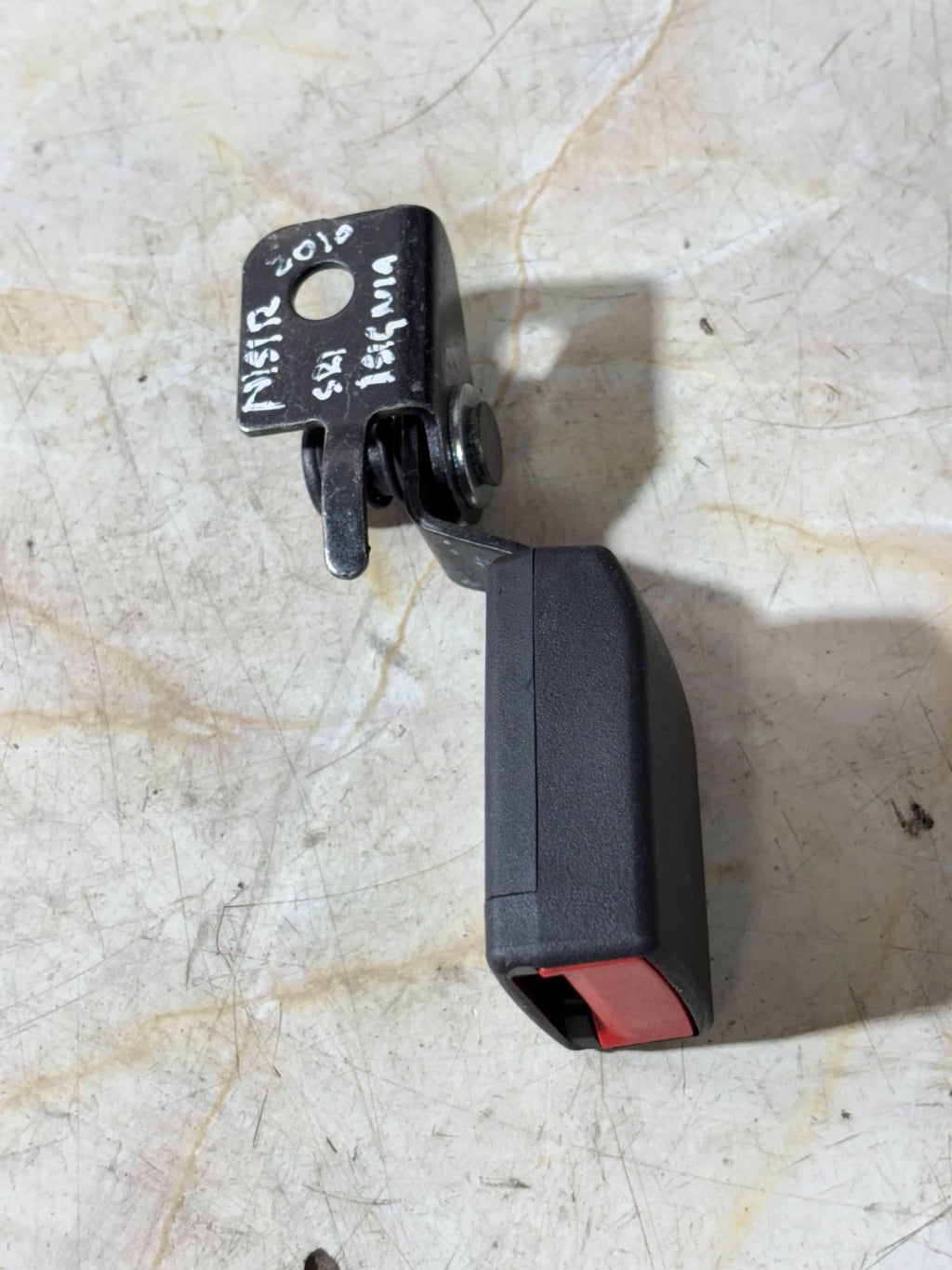 VAUXHALL INSIGNIA 2010 5DR SEAT BELT BUCKLE REAR 13267139