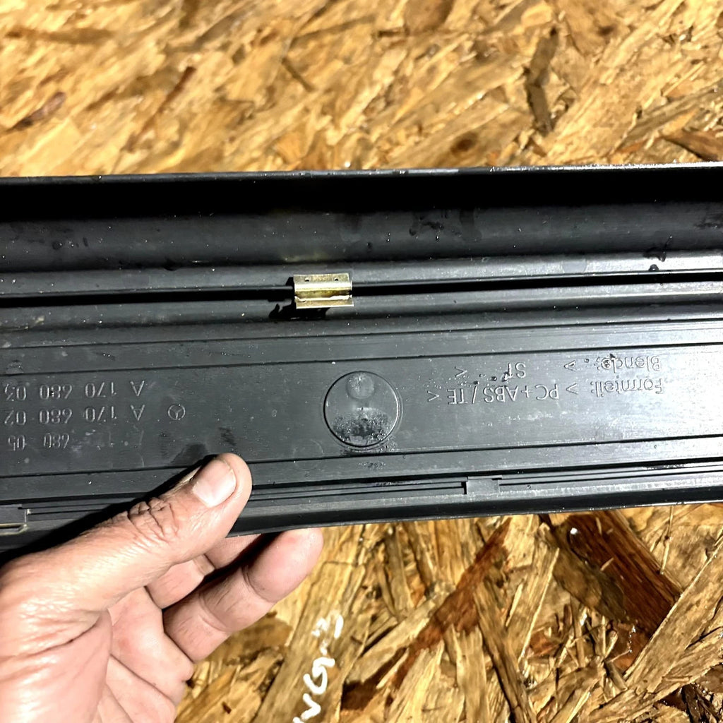 2005 CHRYSLER CROSSFIRE DOOR STEP SILL TRIM COVER PANEL N/S/F SIDE A1706800235