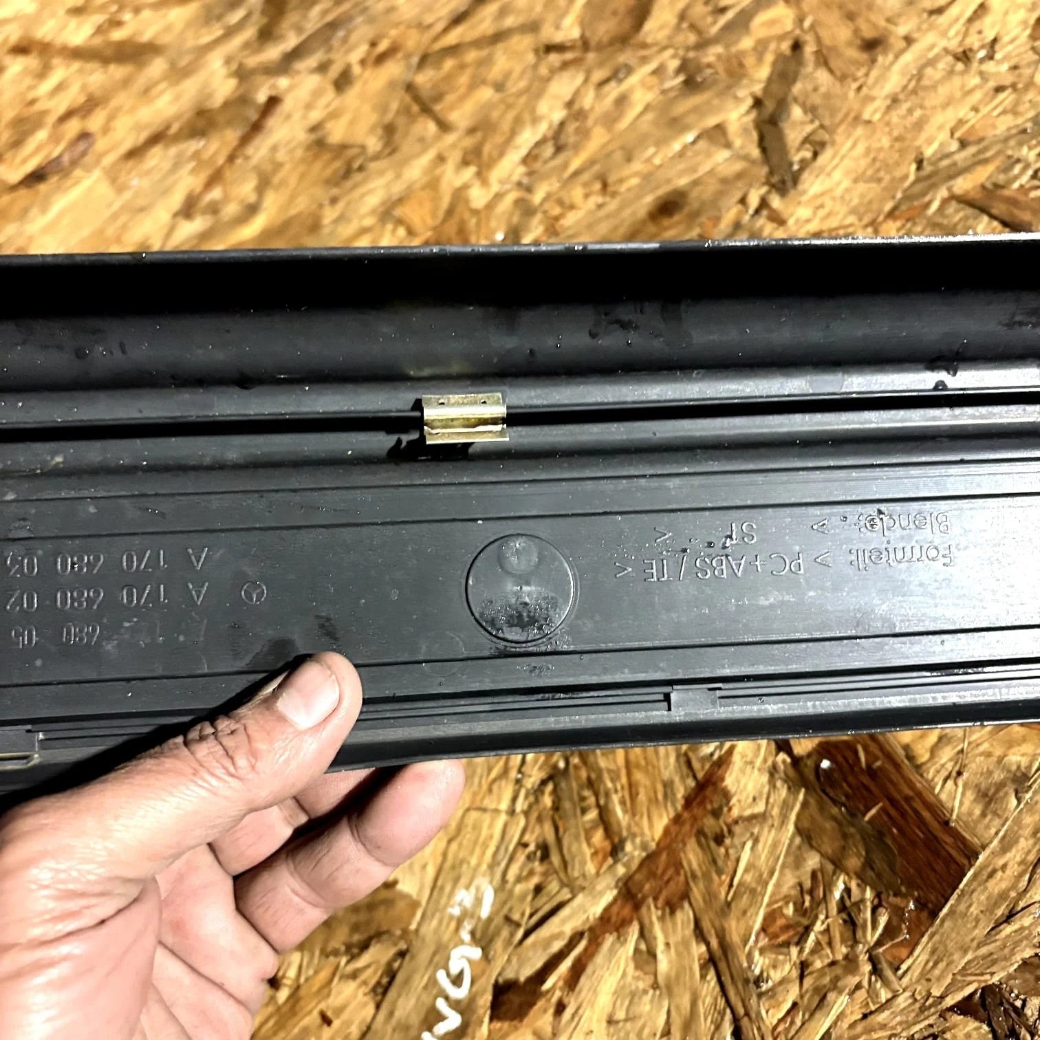 2005 CHRYSLER CROSSFIRE DOOR STEP SILL TRIM COVER PANEL N/S/F SIDE A1706800235