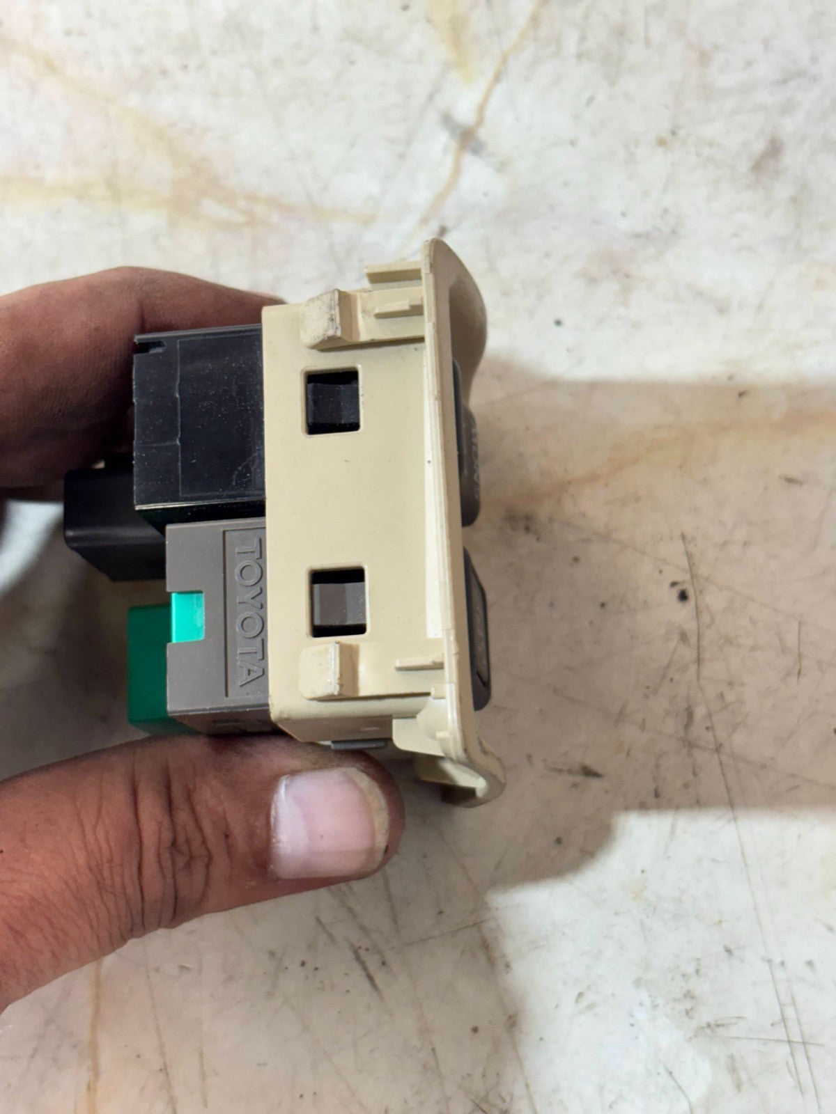 2006-2007 Lexus 15A606 Traction Control Switch