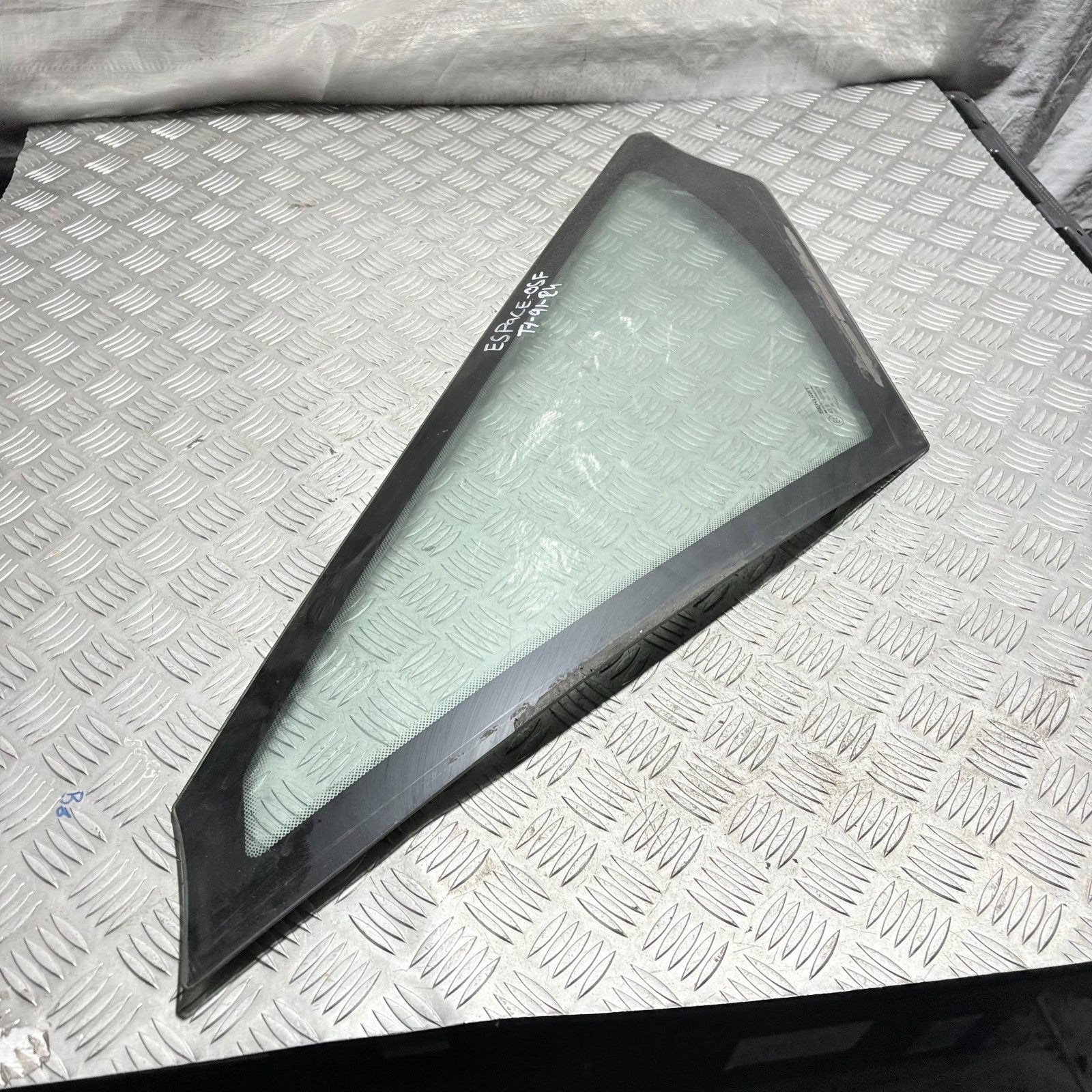 Renault Espace Mk4 02-06 RH right front Quarter Window Windscreen side glass