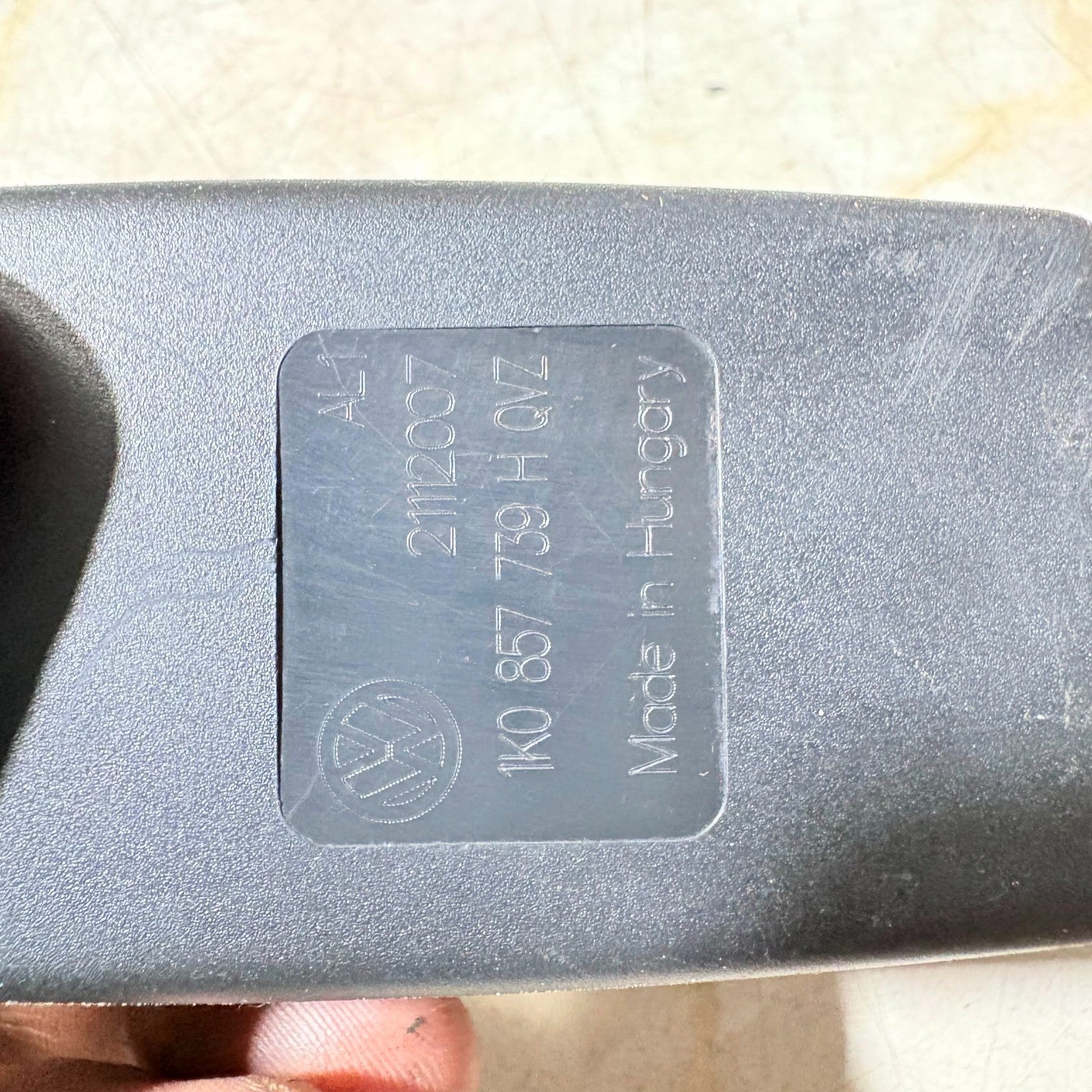 VOLKSWAGEN Golf MK5 2008 Left Rear Passenger Side Seat Belt Catch 1K0857739H