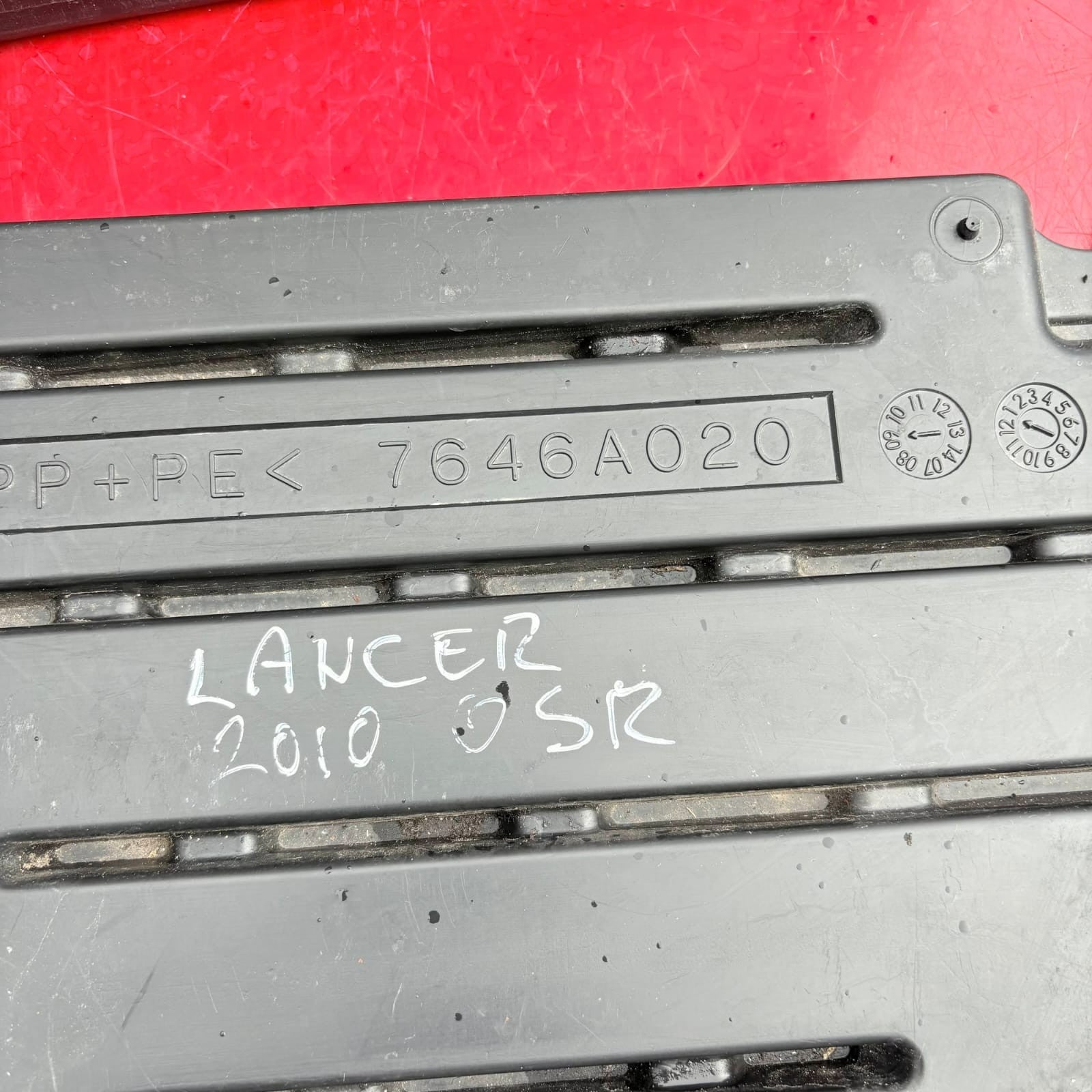 Mitsubishi Lancer Estate GS2 Rear Tailgate Drivers Side Storage Lid7646A020-2010