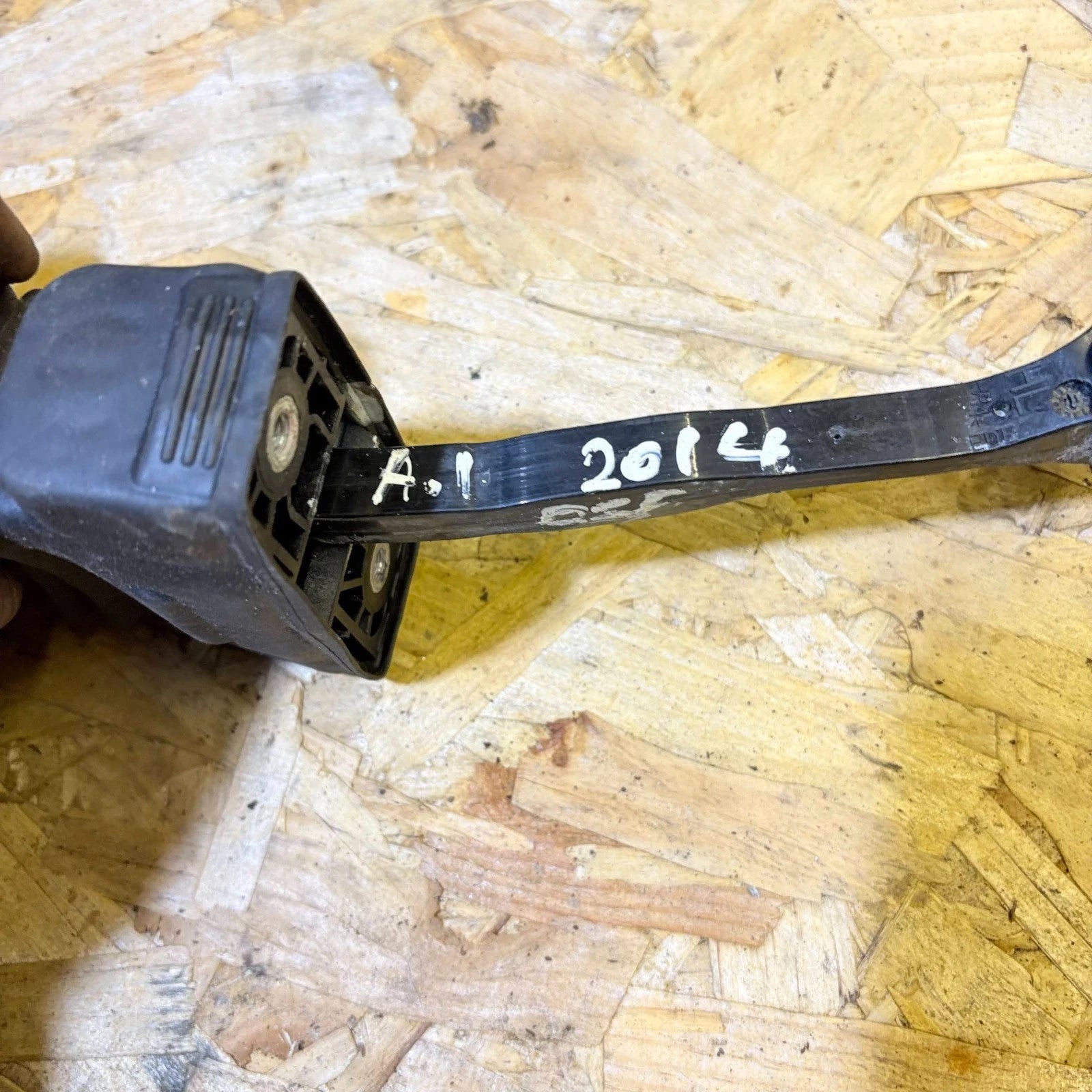 AUDI A1 MK1 2010-2018 5DR HB DRIVER SIDE FRONT DOOR CHECK STRAP