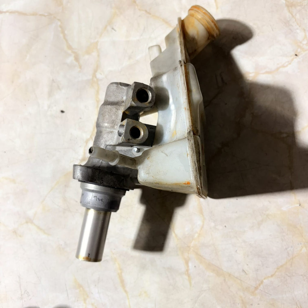 0335088496 Brake Master Cylinder for Ford Fiesta UK1056060-29