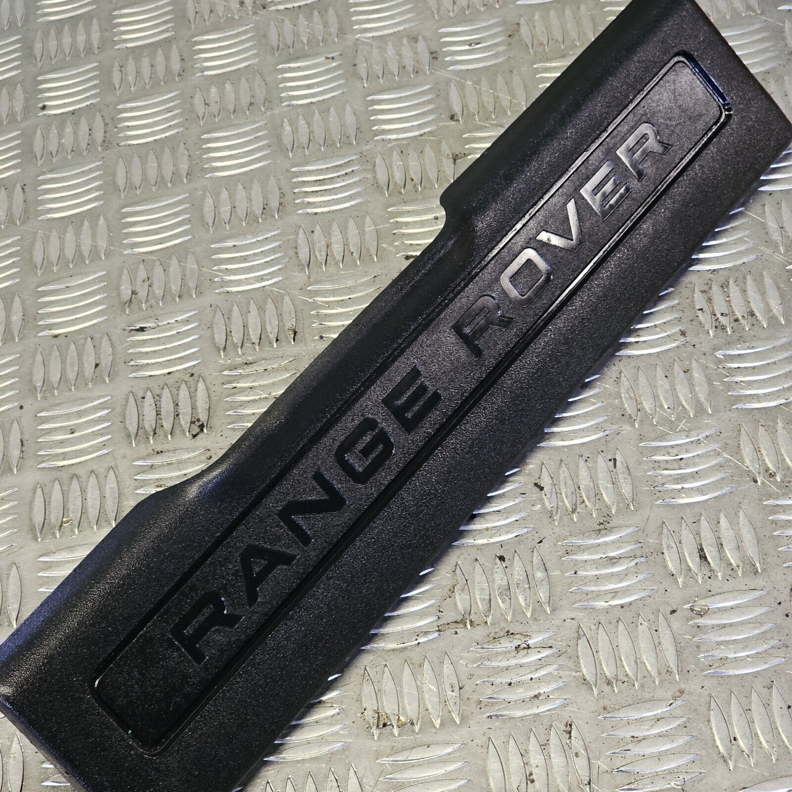 RANGE ROVER EVOQUE L538 2017 FRONT RIGHT KICK PLATE TRIM BJ3213200ADW