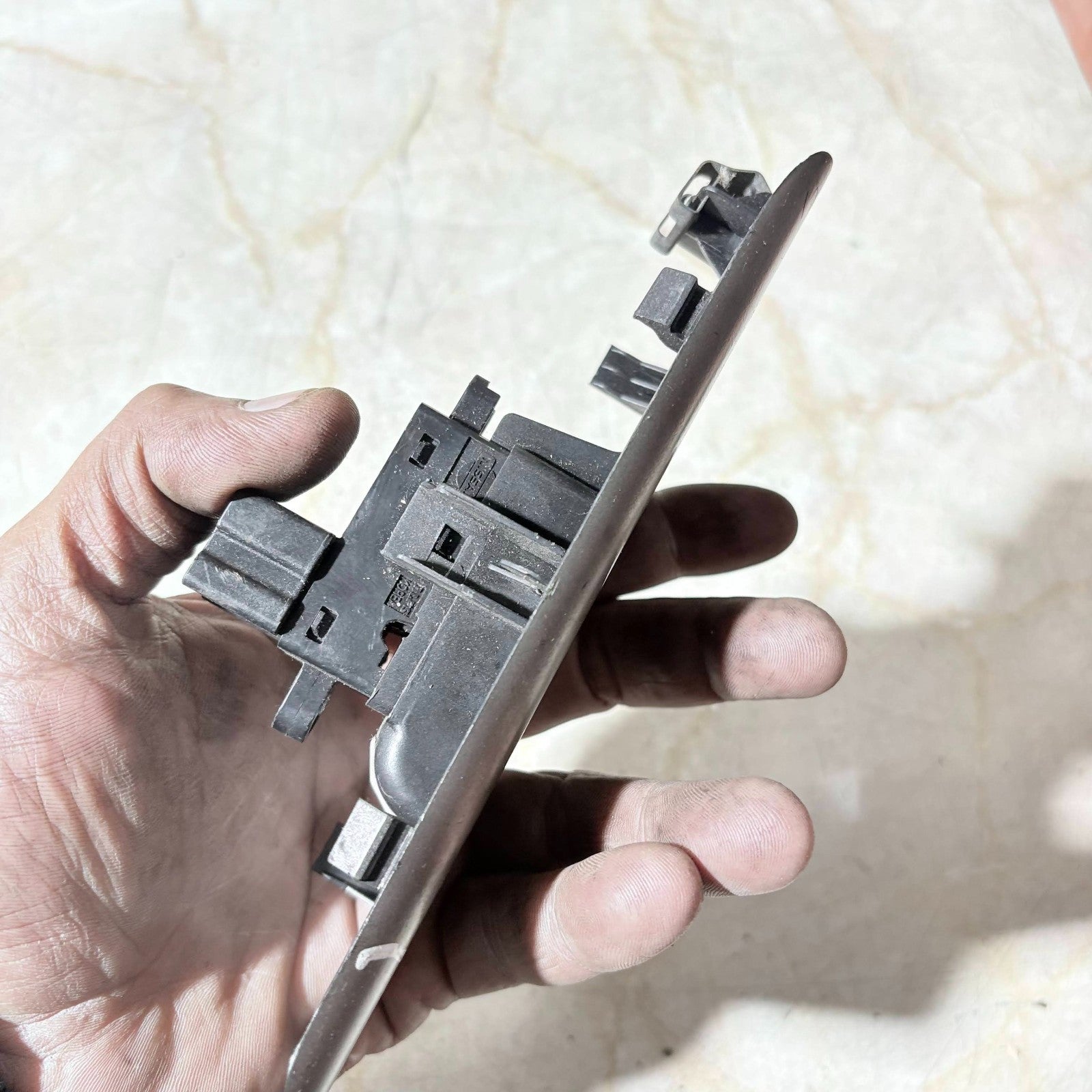 Nissan Pathfinder Single Power Window Button Switch Trim 82961-EA300