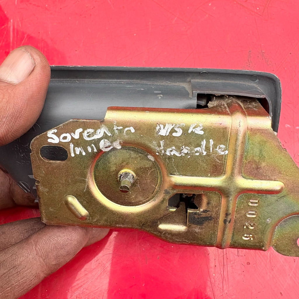 Kia Sorento Rear Passenger Side Back Door Interior Handle