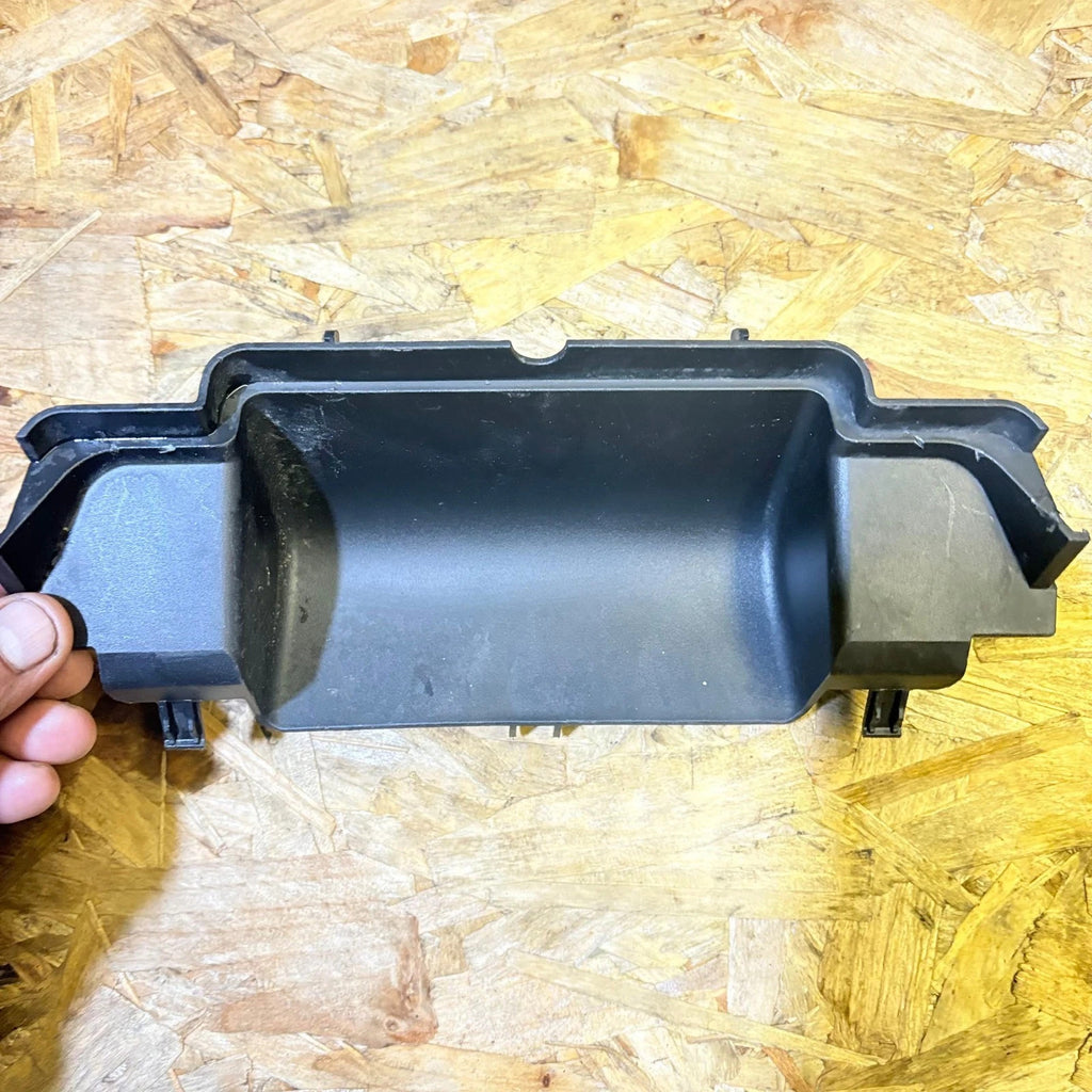 2004-2009 LAND ROVER DISCOVERY 3. CENTRE CONSOLE LOWER TRAY TRIM INSERT