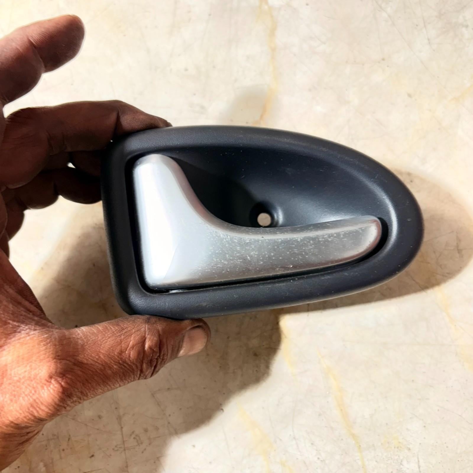RENAULT CLIO MK2 FRONT LEFT INTERIOR DOOR HANDLE N/S PASSENGER SIDE 8200028994