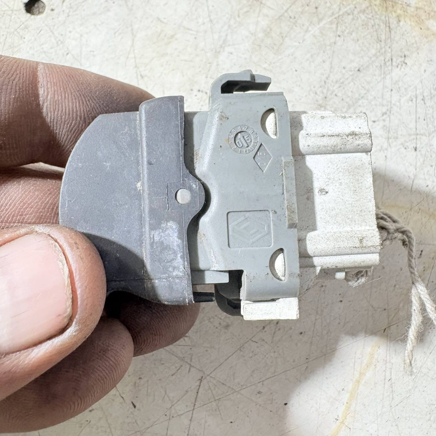 28082-02 Renault Scenic Mk2 Rear Electric Window Switch 6 Pin 28082-01