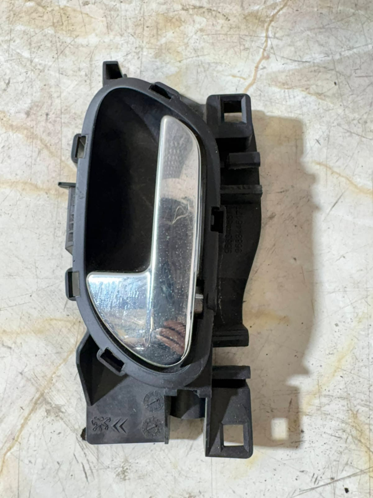 PEUGEOT 3008T84 FRONT LEFT PASSENGER SIDE INTERIOR DOOR HANDLE1905002 09-14 2013
