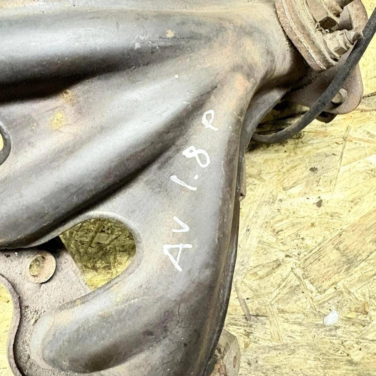 TOYOTA CARINA E 1.6 1.8 EXHAUST MANIFOLD