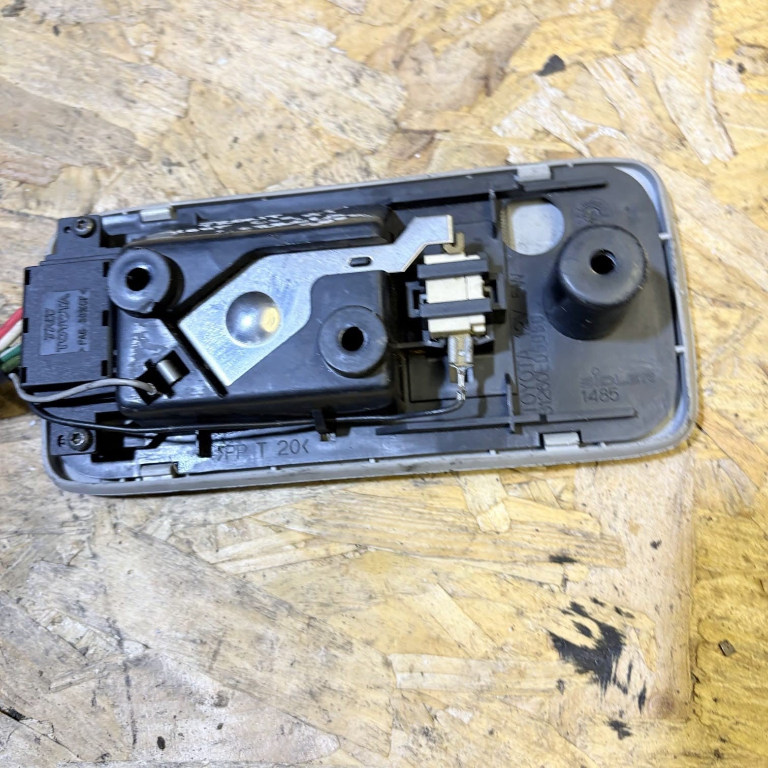 Toyota Corolla 2004 Roof Interior Light & Sunroof Switch Panel Overhead Console