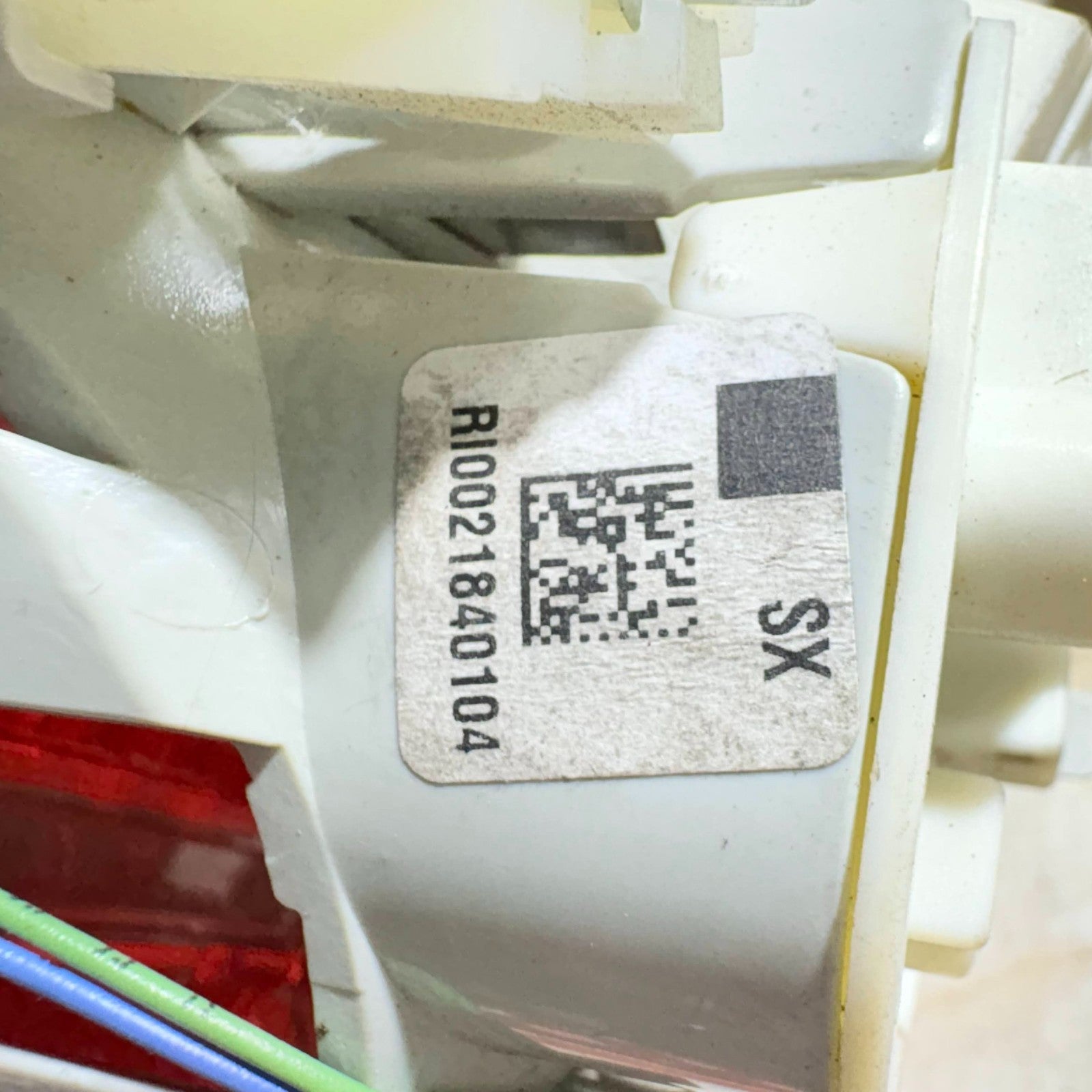 2011 BMW 320D REAR PASSENGER SIDE INNER TAIL LIGHT RI0021840104