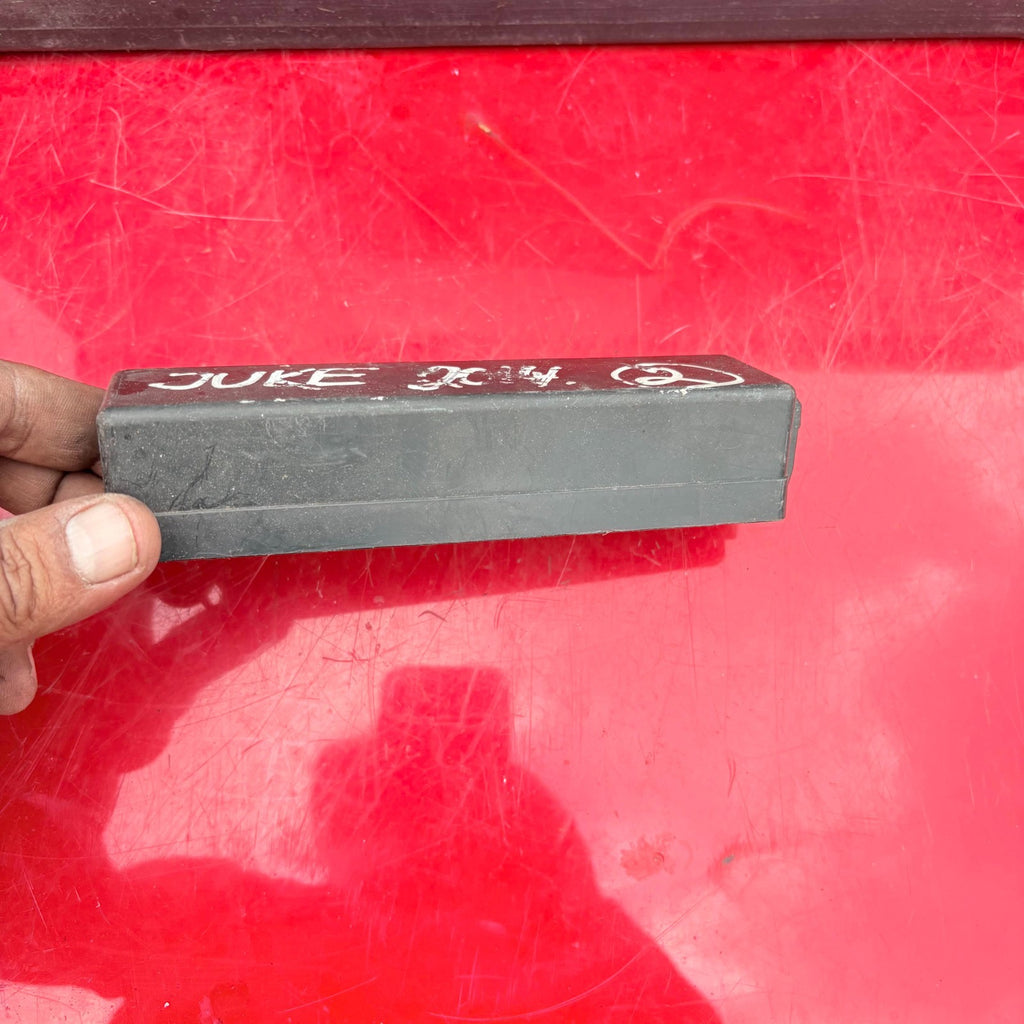 NISSAN JUKE ENGINE BAY FUSE BOX LID COVER