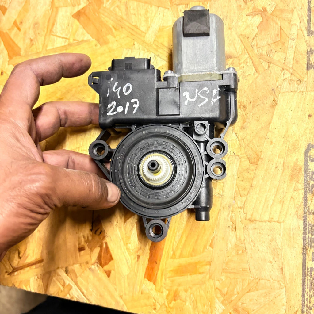 Hyundai i40 2011-2019 Front Left Door Electric Window Motor 82460-3Z010