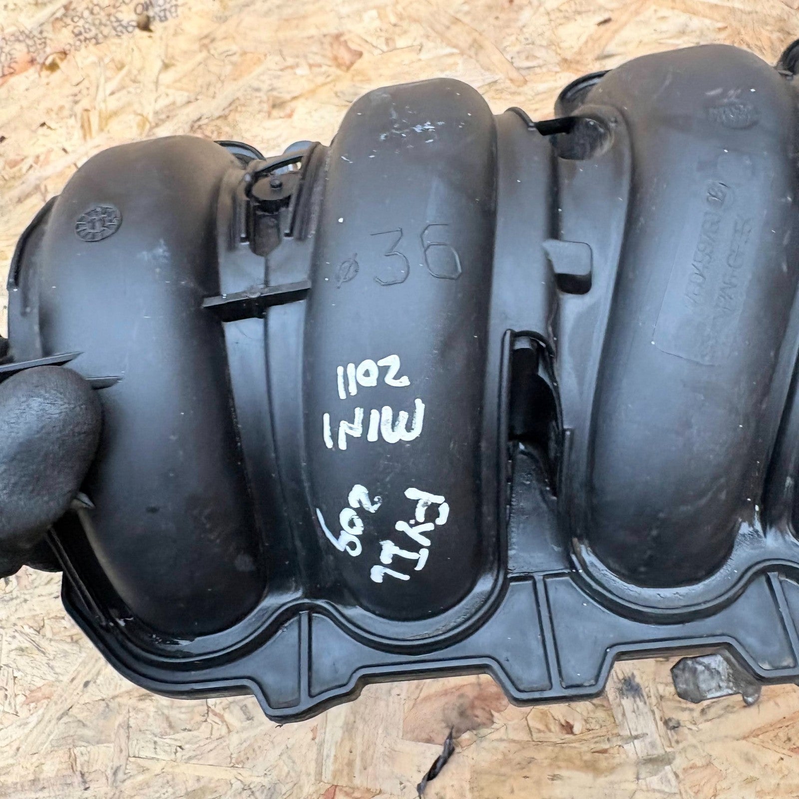 MINI 2011 INTAKE MANIFOLD V760459780 1.6 PETROL