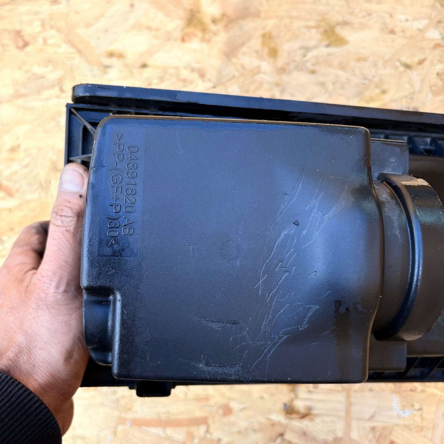 DODGE NEON STRATUS 2000-2005 AIR FILTER BOX INTAKE HOUSING 04891820AB