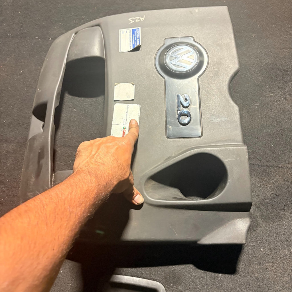 VW New Beetle Bora Jetta 2.0 Engine Cover Intake Manifold 06A103925CM