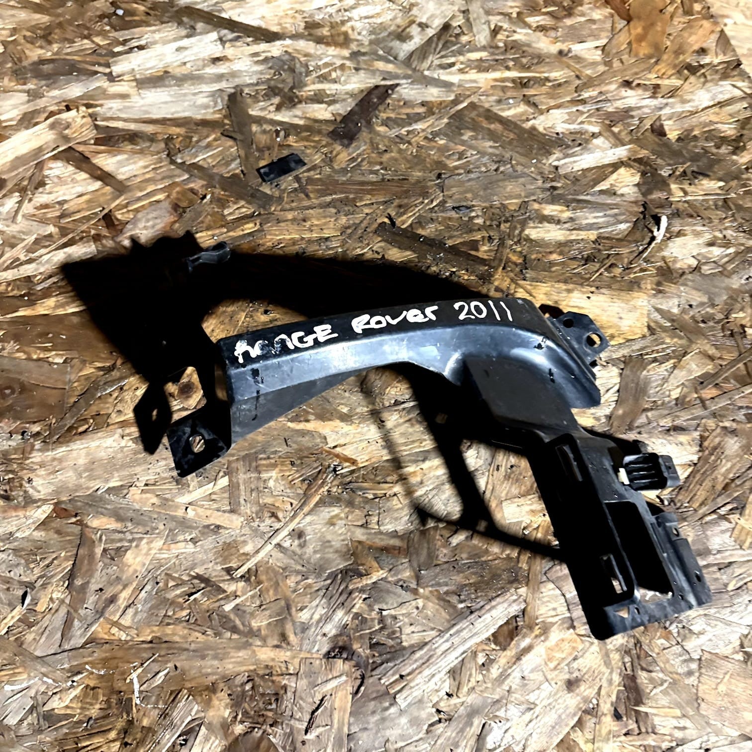 LAND ROVER EVOQUE L538 BUMPER BRACKET DRIVER REAR SIDE BJ32-17E800-A 2011