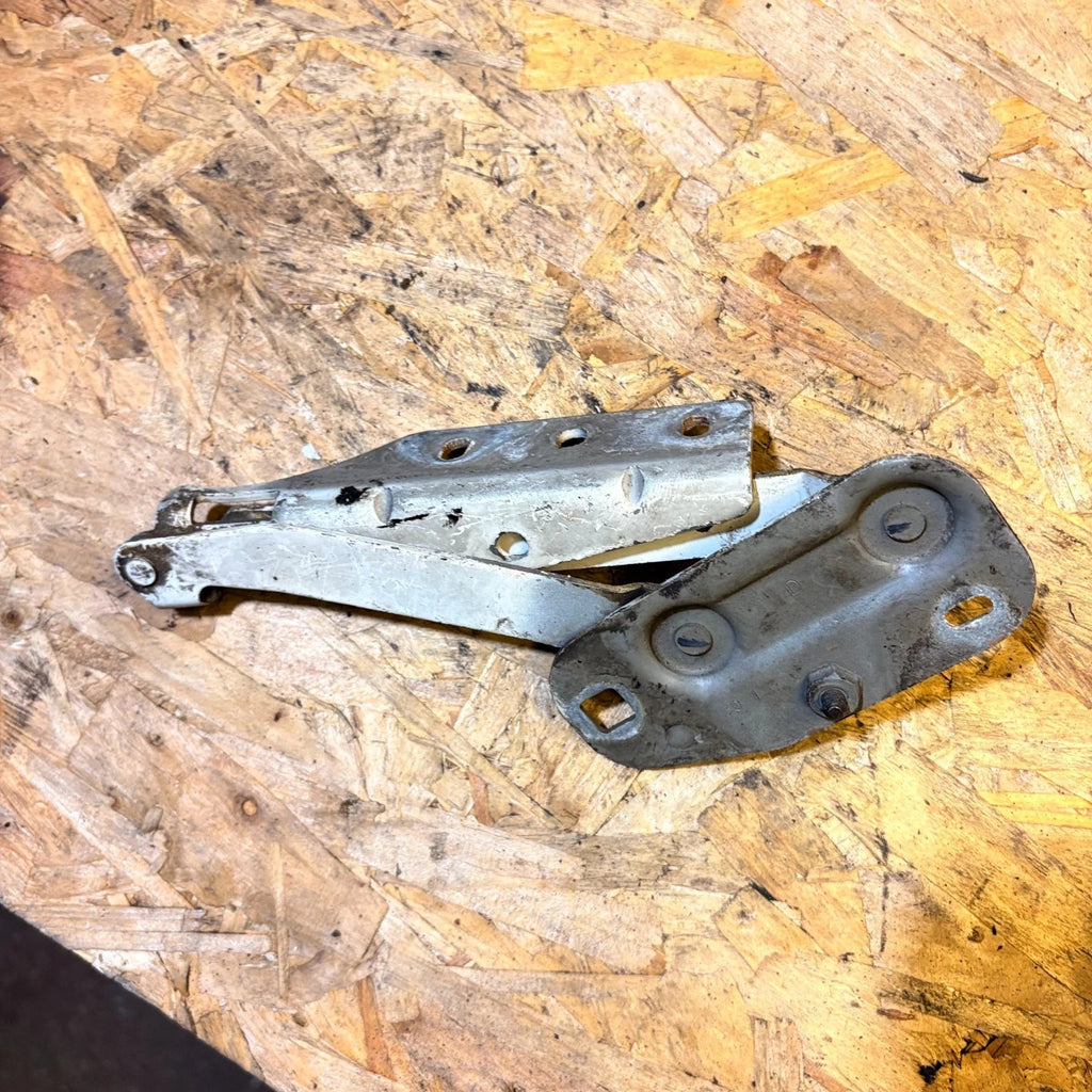 NISSAN 1998-2006 FRONT BONNET HINGE