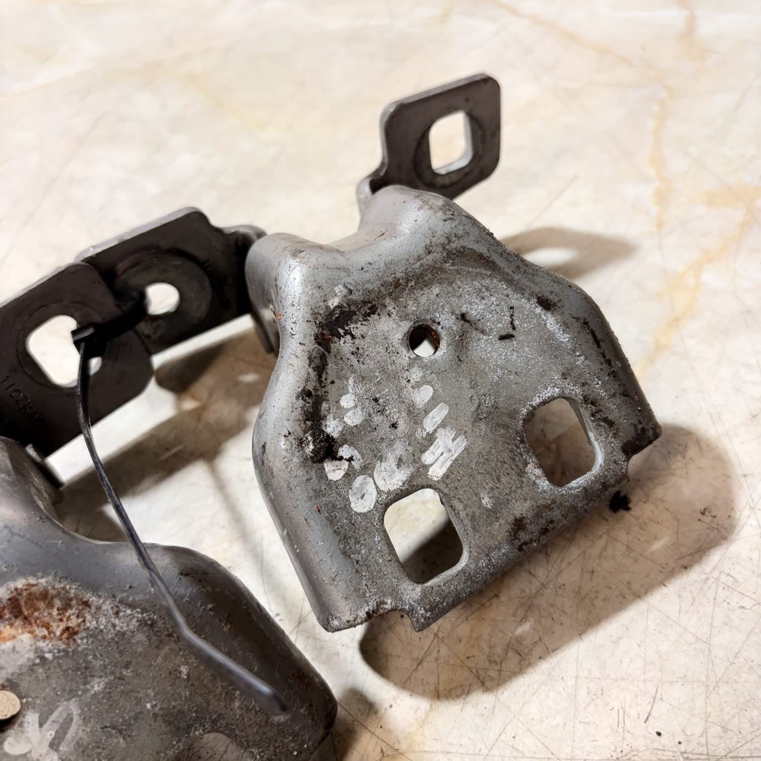 Jeep Grand Cherokee WJ 1999-2004 Rear Right Side Door Hinges Pair 55135574AC