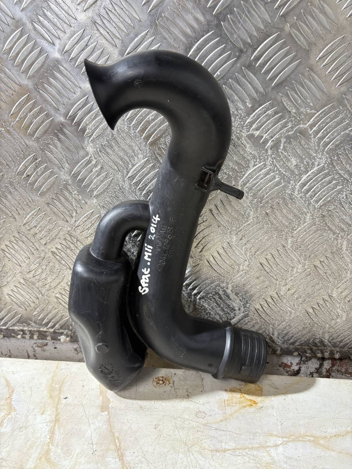 VW SEAT M2 2014 PETROL AIR FILTER HOSE PIPE 04C129618F