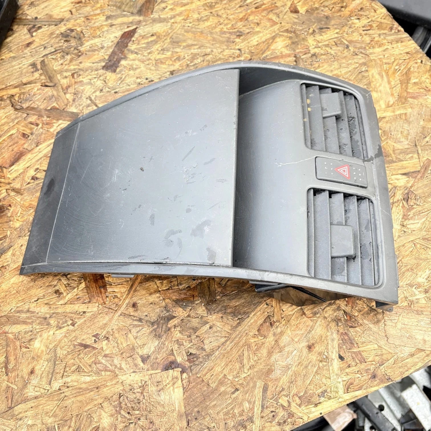 Suzuki SX4 Central Heater Vents Plastic Surround 2008 Reg 7382279J Centre Vent