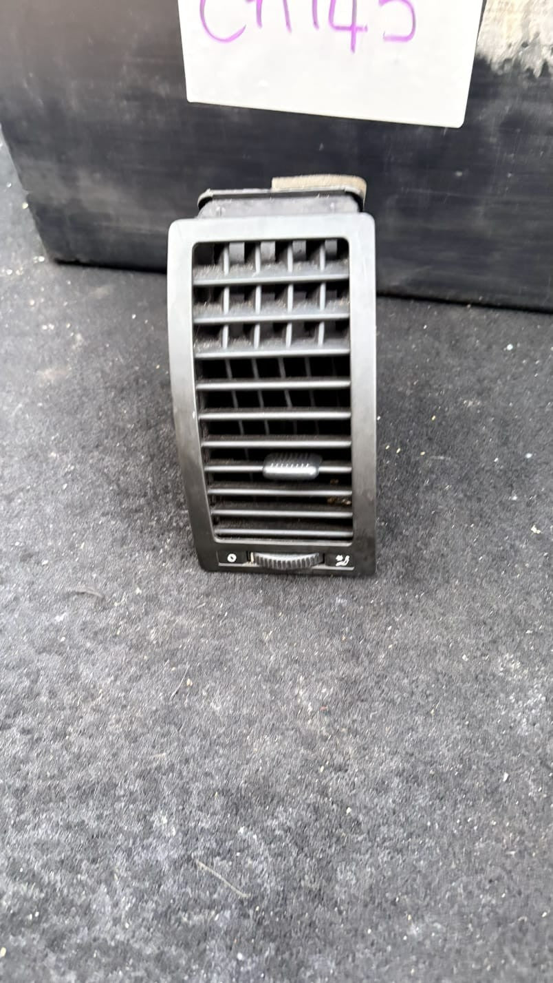 VW POLO 9N3 MK4 DRIVER/RIGHT SIDE FRONT AIR VENT DUCT 6Q0819704 2009