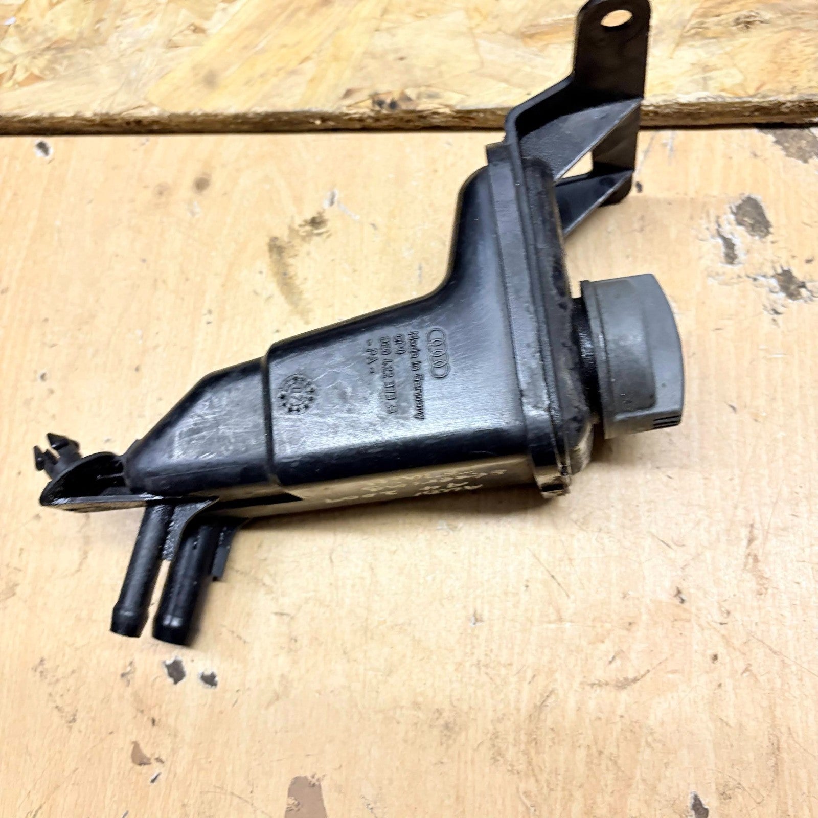 Audi A4 2009 Power steering fluid tank reservoir 8E0422373B