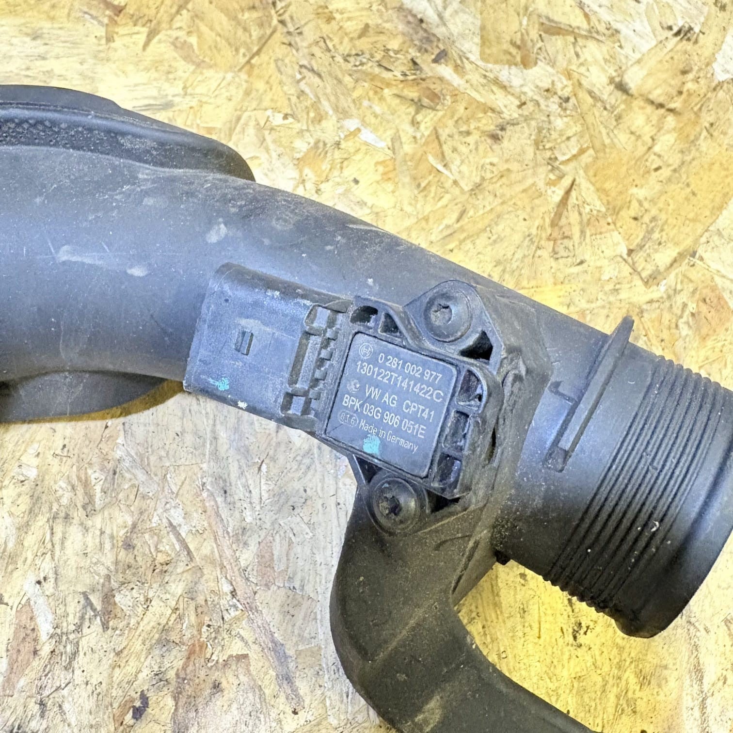 SKODA YETI 2013 2.0 TDI AIR INTAKE PIPE HOSE 0281002977