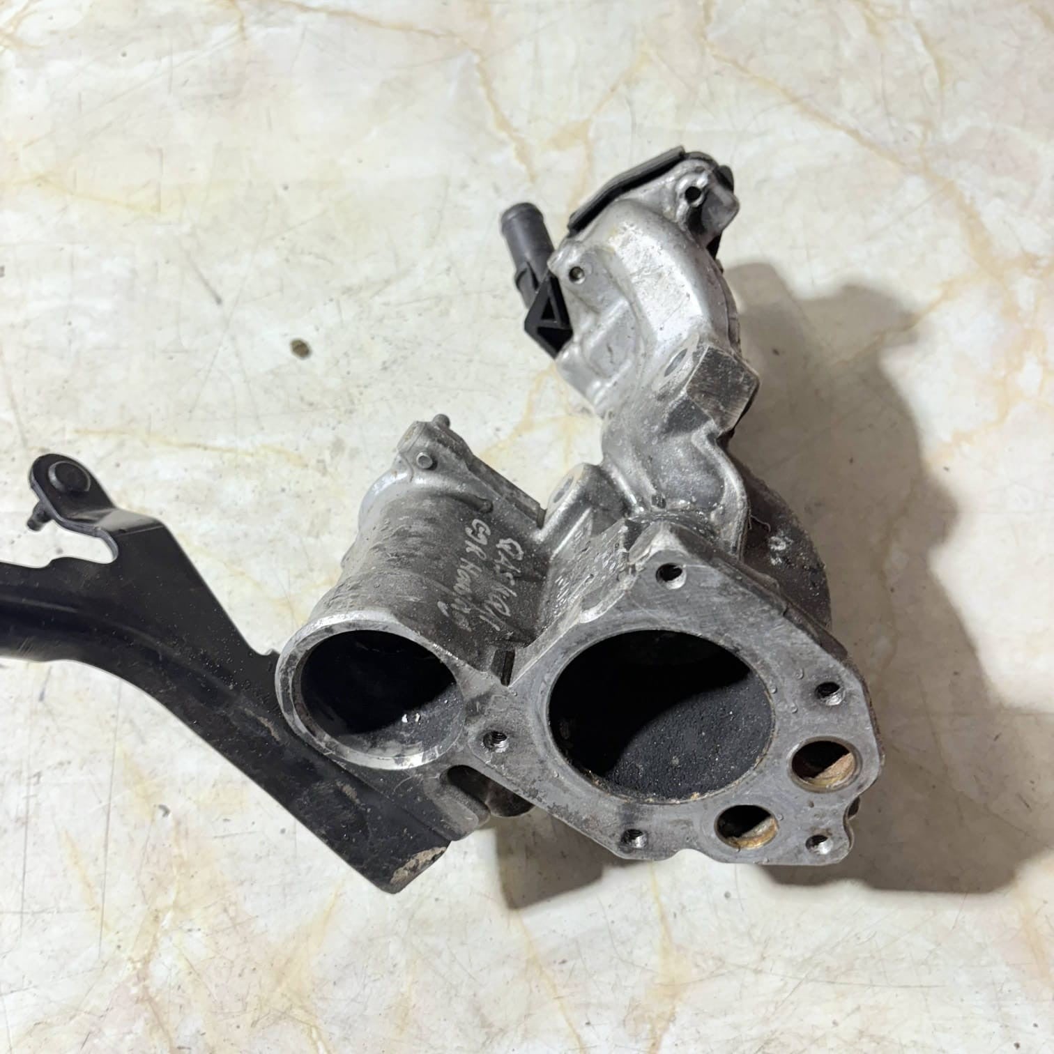 NISSAN QASHQAI TEKNA 1.5 DCI EGR VALVE COOLER HOUSING BRACKET FLANG 3-52301