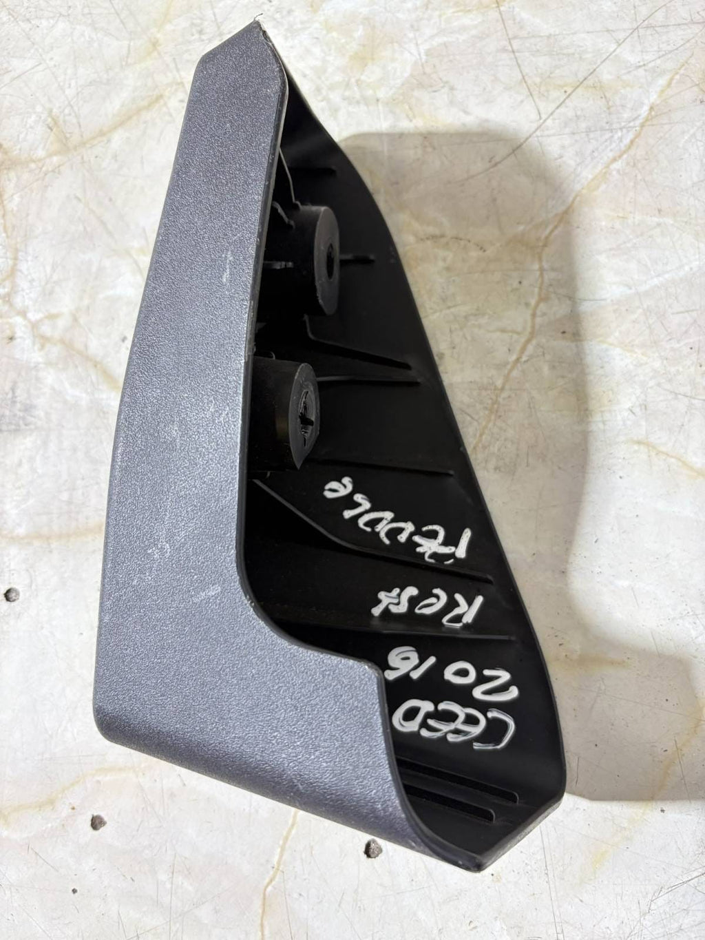 VAUXHALL CORSA D 2016 O/S REAR DRIVER EXTERIOR DOOR HANDLE BRACKET 24463750