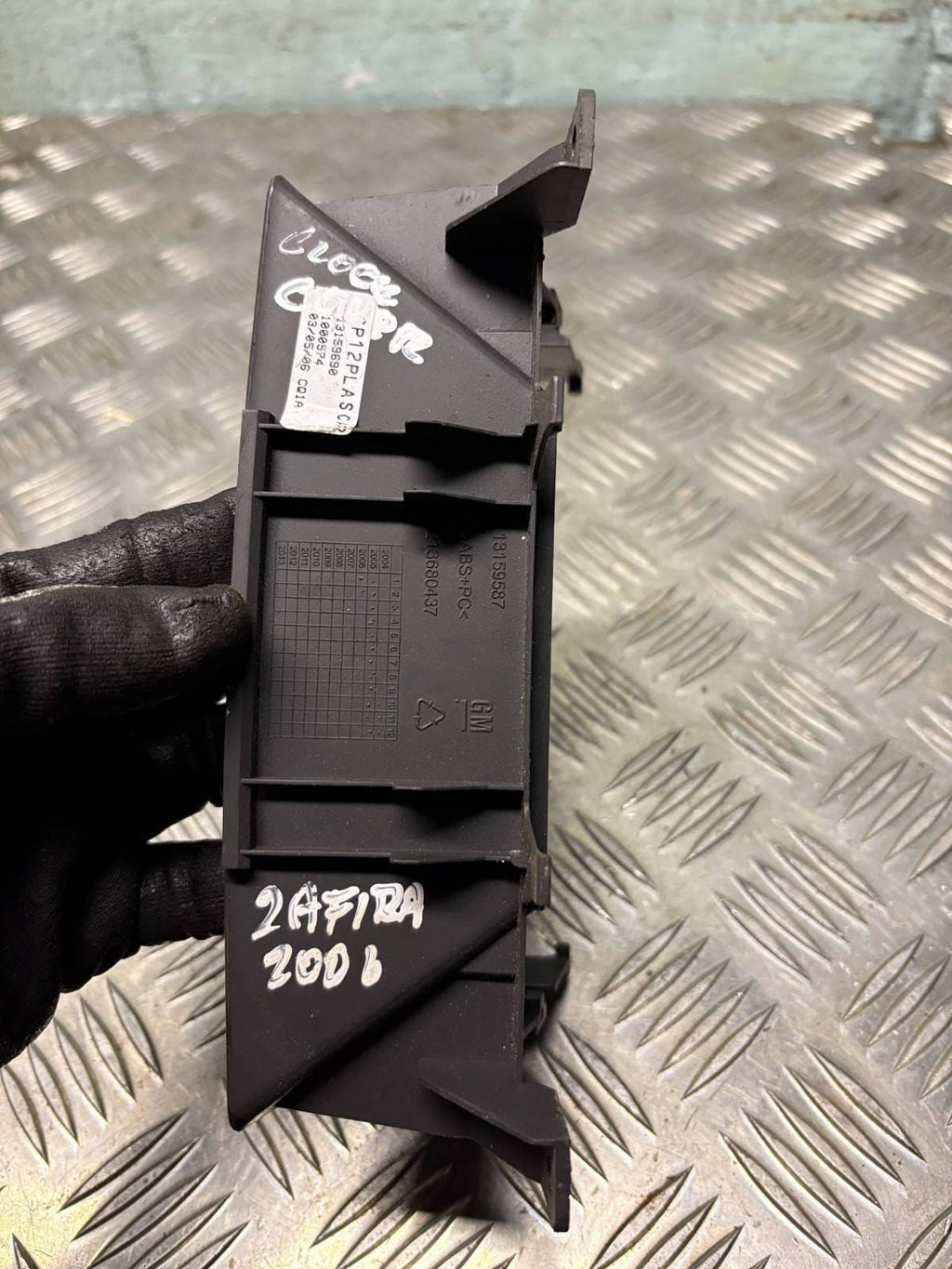 13159588 213680437 fuse module opel zafira b 2006
