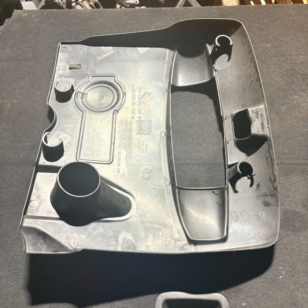 VW New Beetle Bora Jetta 2.0 Engine Cover Intake Manifold 06A103925CM