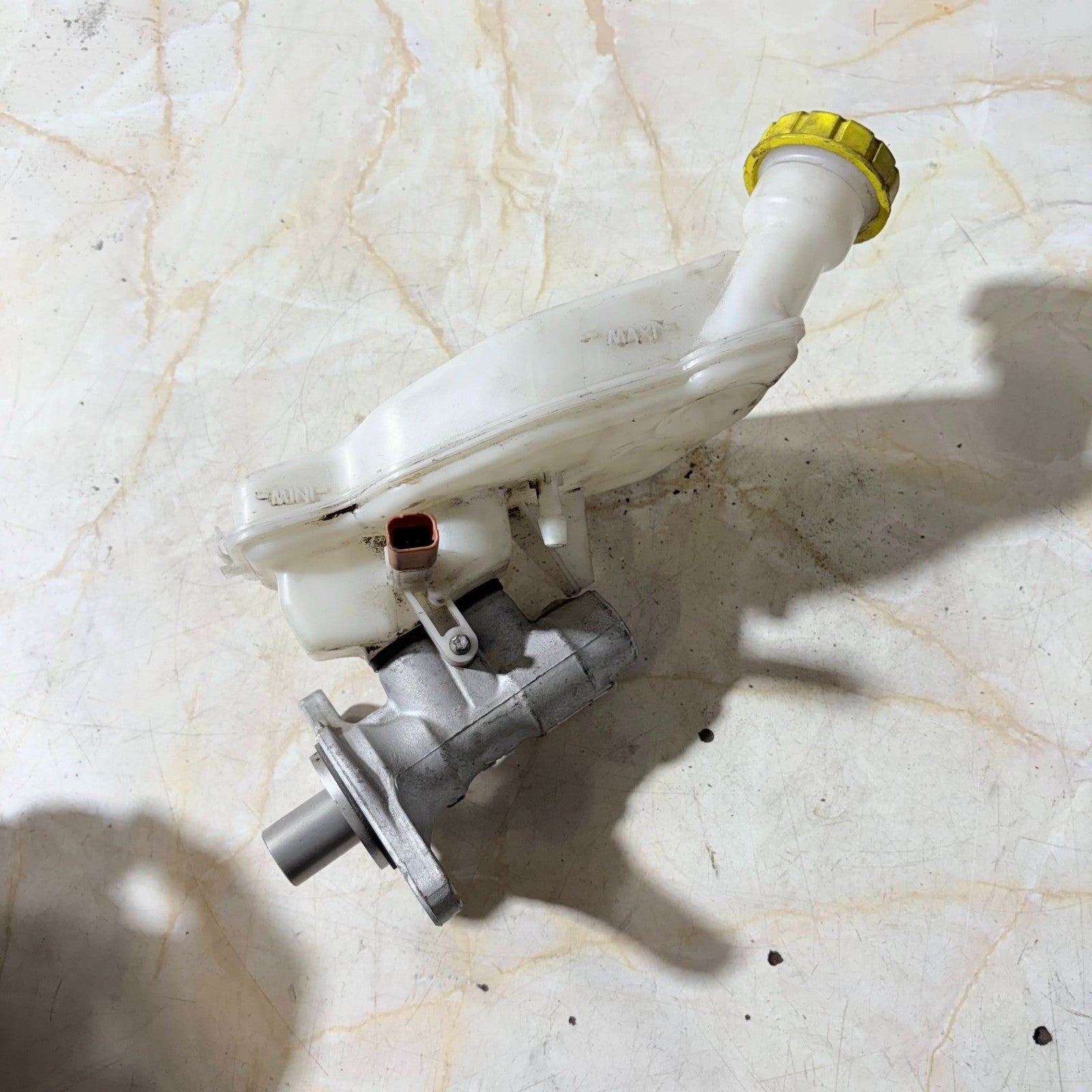 MAIN BRAKE CYLINDER WITH CONTAINER/37069745/FOR CITROËN C4 CACTUS