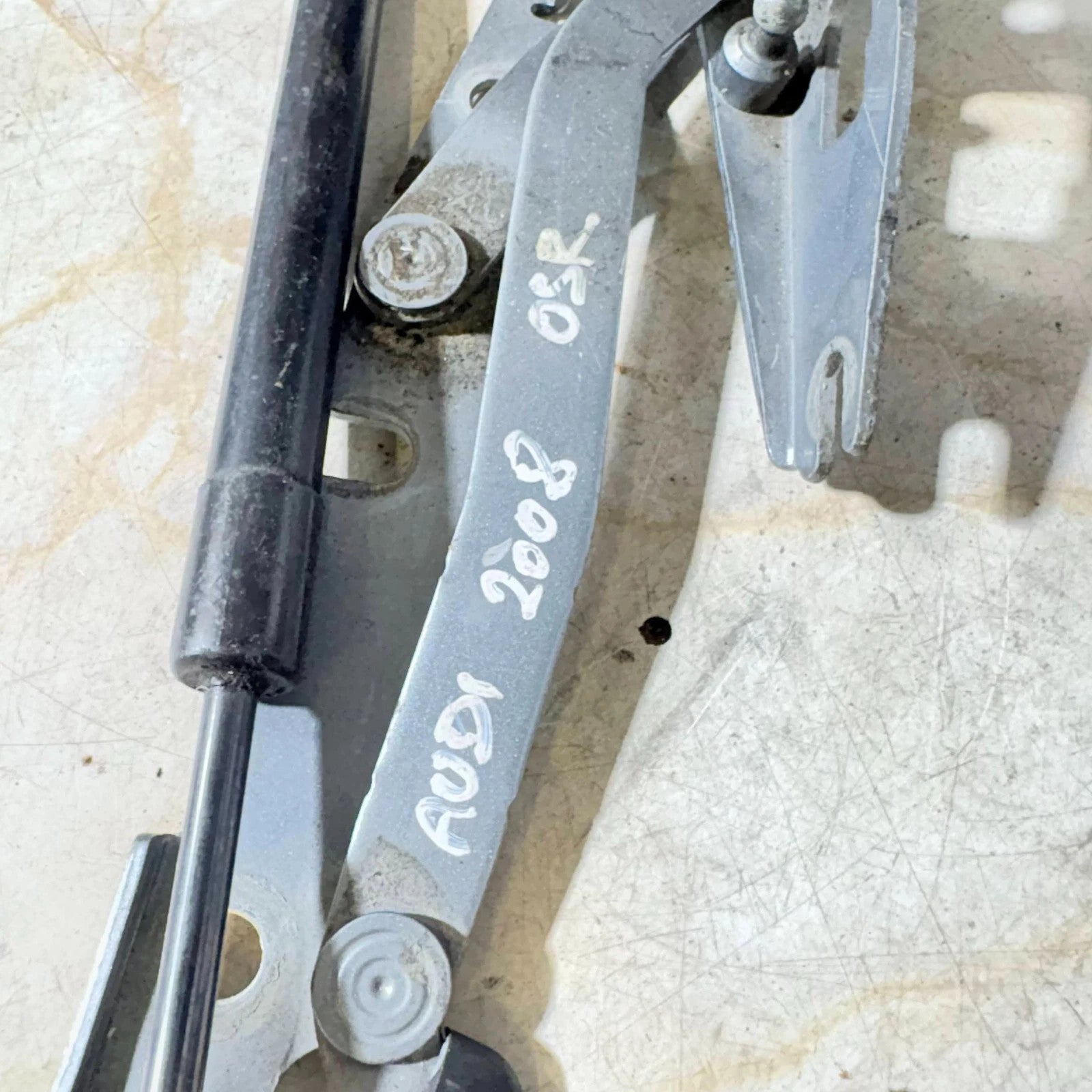 Audi A4/S4 B6/B7 2002-2008 RS4 2007-2008 Boot Lid Hinge OSR Gas Strut 8E5827302G