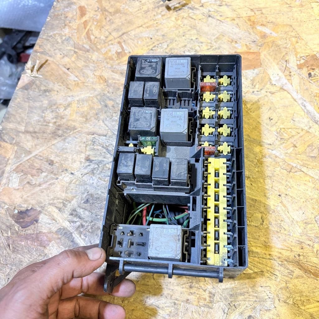 2004 FORD TRANSIT CONNECT FUSE BOX 518755202 2T1T-14A067-AD