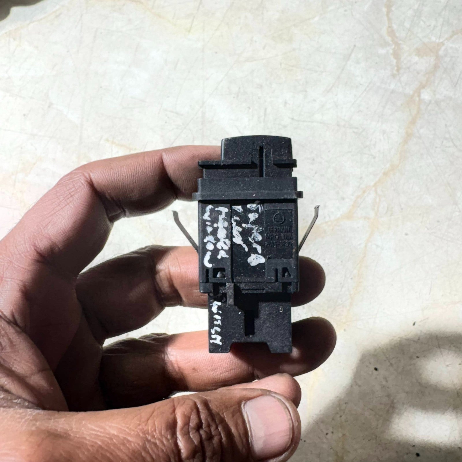 Skoda Superb Mk1 2001?2008 Heated Rear Window Demister Switch 3U0959621A